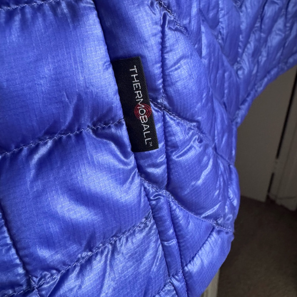 The North Face Women's Blue Puffer Jacket - Picture 4 of 6